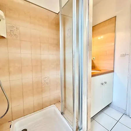 Lejlighed 1 Chambre, Balcon, Proche Des Plages *